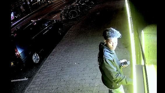 Vrouw 86 Uit Dordrecht Voor 18 000 Opgelicht Politie Deelt Beelden